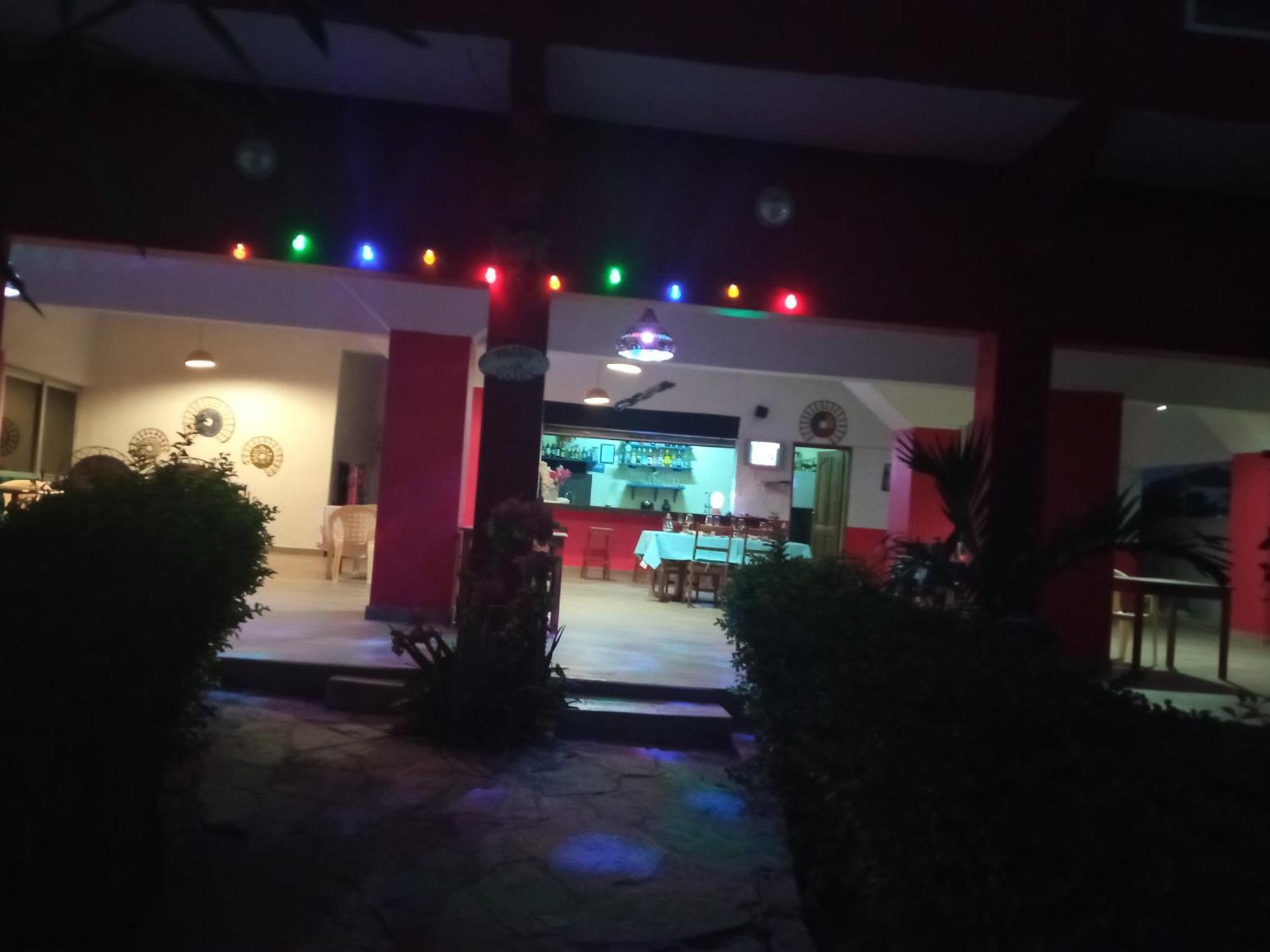 Chez Medzo Et Patou Hotel Popenguine Exterior foto